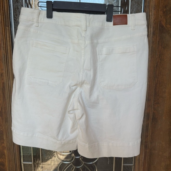 White Flat Front Knee-Length Shorts - Picture 6 of 8